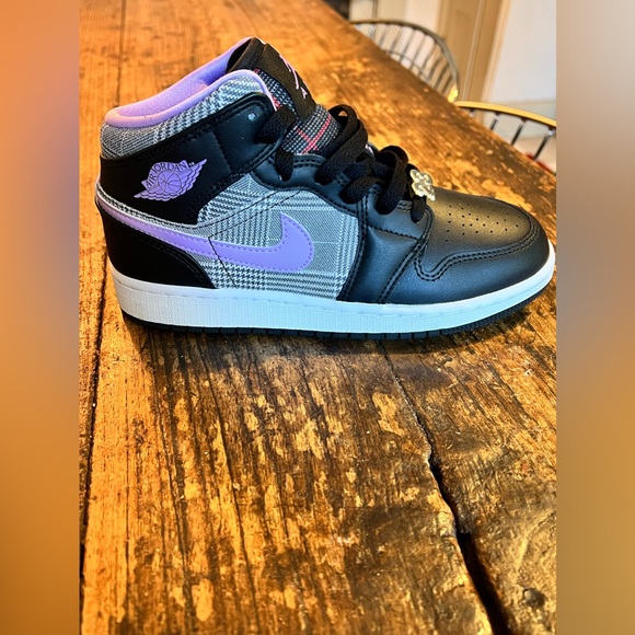 Air Jordan Kids Jordan Mid 1 Houndstooth Sneakers size 3.5 - Picture 6 of 10